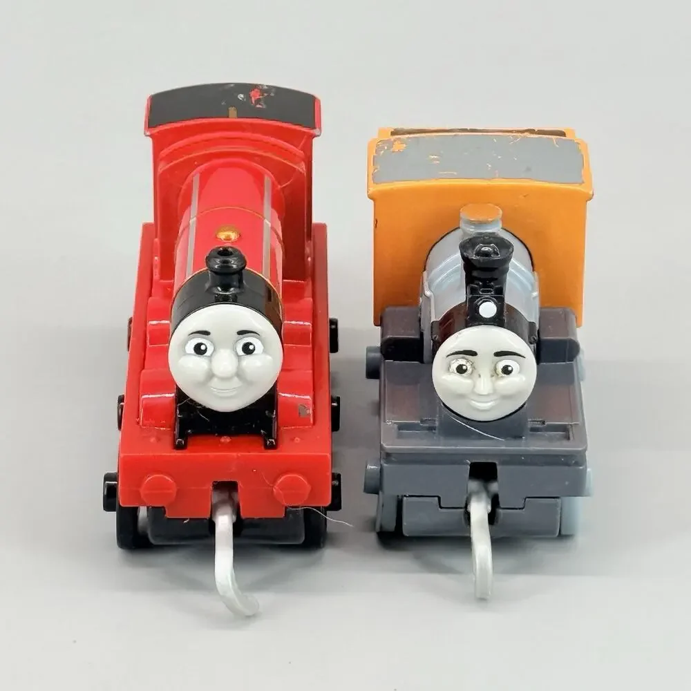 Learning Curve 2002 Thomas Tank Train Engine Station Round House Take Along +